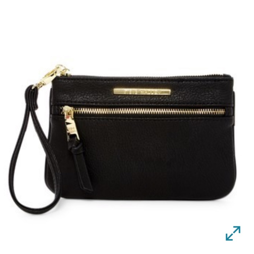 Steve Madden Charging Wristlet Zip pouch